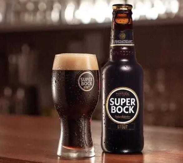 黑啤和普通啤酒的区别 黑啤酒哪个牌子好 黑啤度数一般多少度